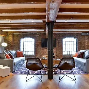 Apartment Wild Roses Serviced - Excel Warehouse 1, London