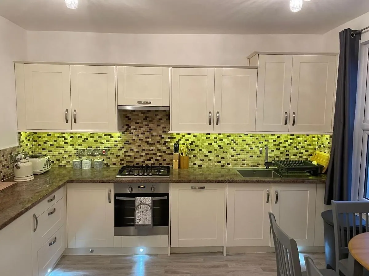 Luxury 5 Star London Apartment - Parking, Garden, Nr Greater London Metro Stations United Kingdom