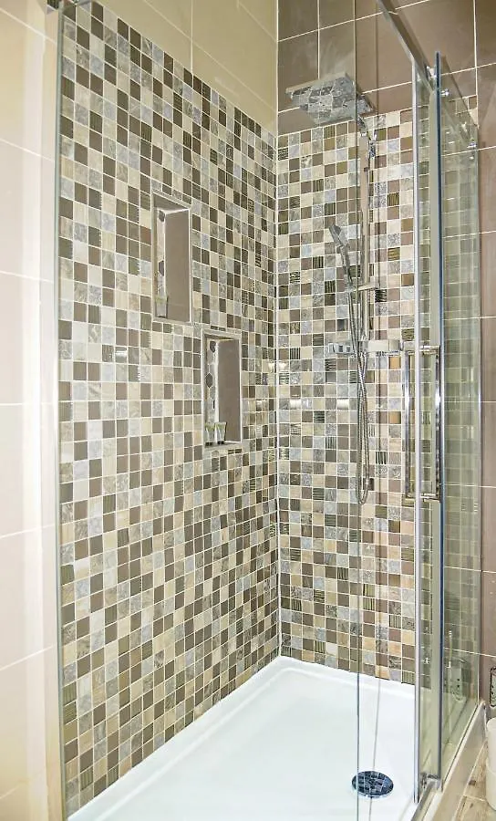 Luxury 5 Star London Apartment - Parking, Garden, Nr Greater London Metro Stations United Kingdom