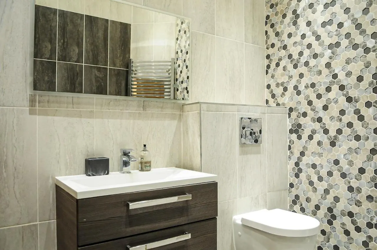 Luxury 5 Star London Apartment - Parking, Garden, Nr Greater London Metro Stations United Kingdom