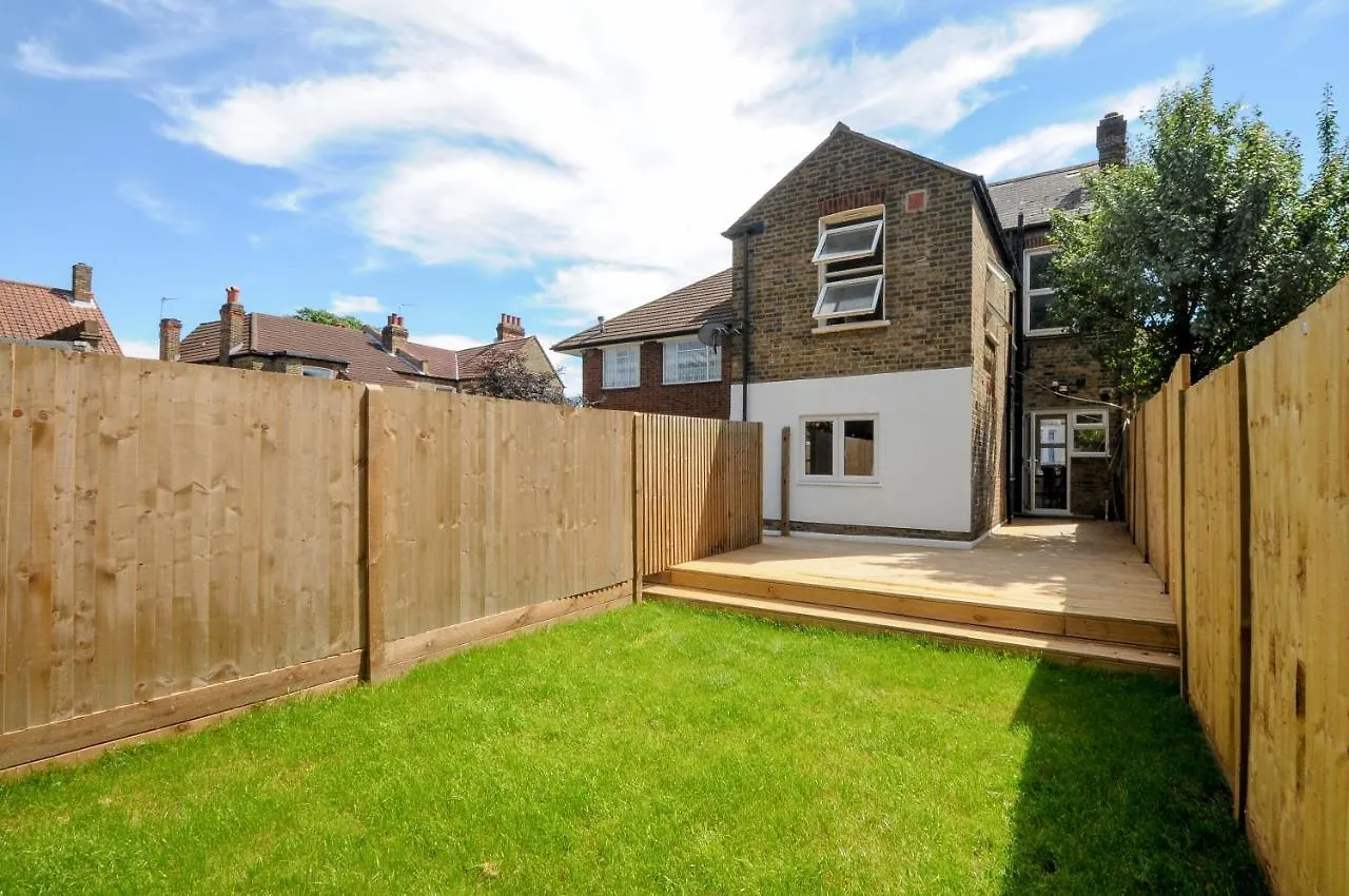 Luxury 5 Star London Apartment - Parking, Garden, Nr Greater London Metro Stations United Kingdom