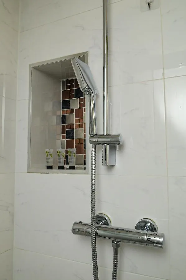Luxury 5 Star London Apartment - Parking, Garden, Nr Greater London Metro Stations 0*,  United Kingdom
